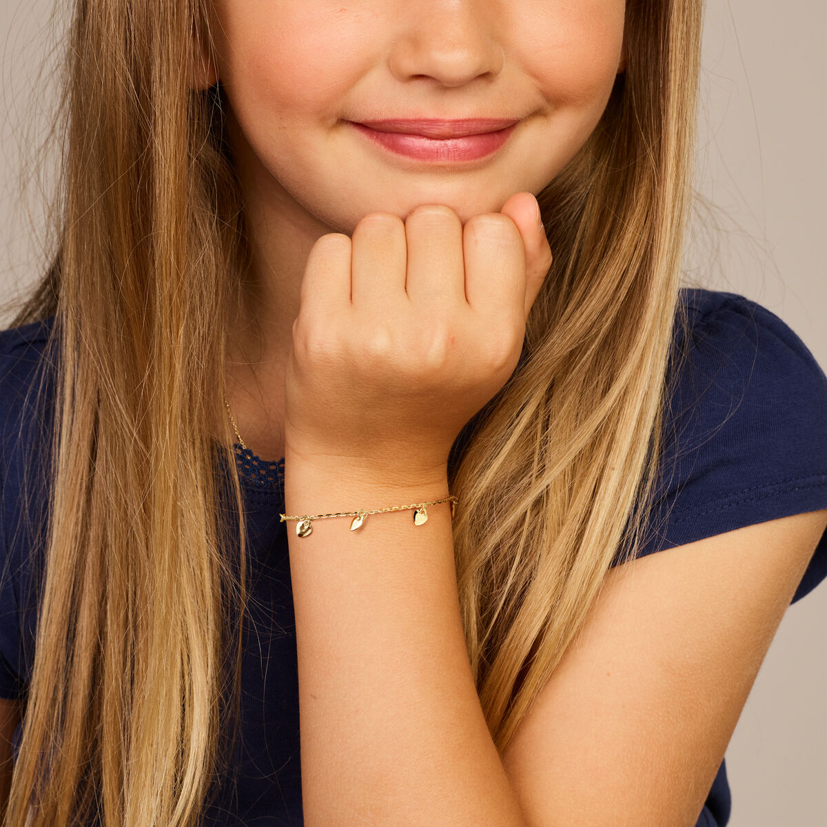 gouden kinderarmband 5 hartjes