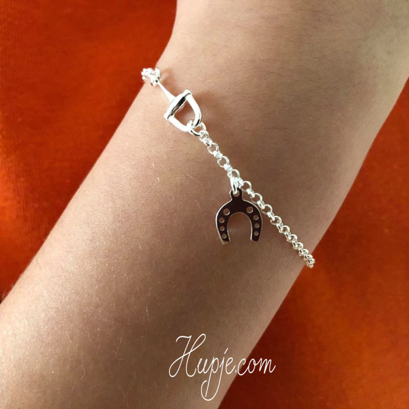 zilveren bedelarmband stijgbeugel en hoefijzer